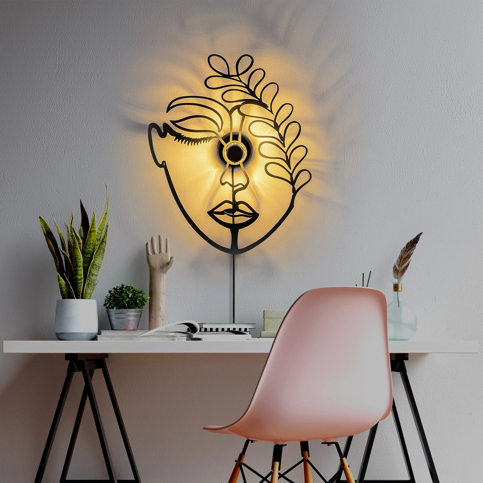 Llambë muri Opviq, fytyrë me lule, V2