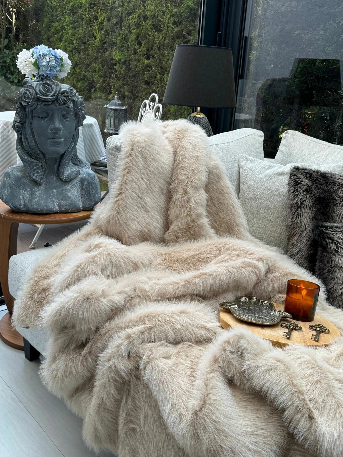 Shall për divan, ngjyrë bezhë, Lolita, 150x100 cm