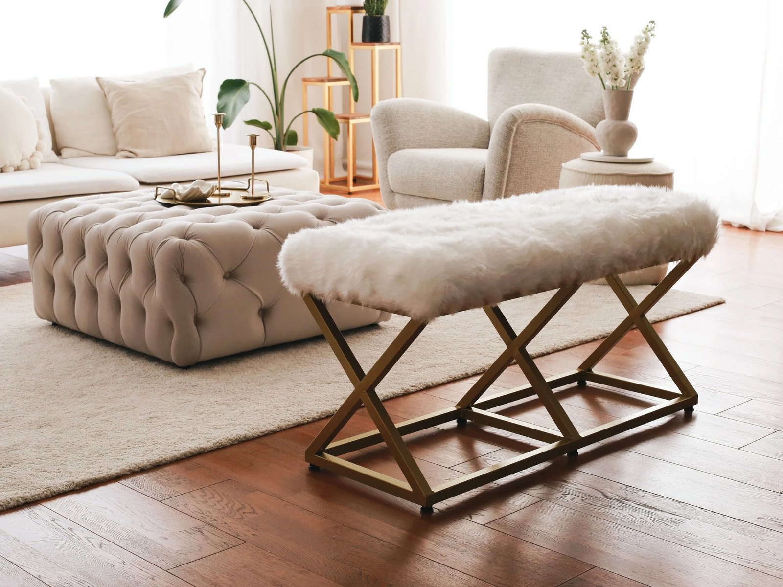 Bankë Atelier del Sofa, pelush Capraz, ngjyrë ari dhe e bardhë