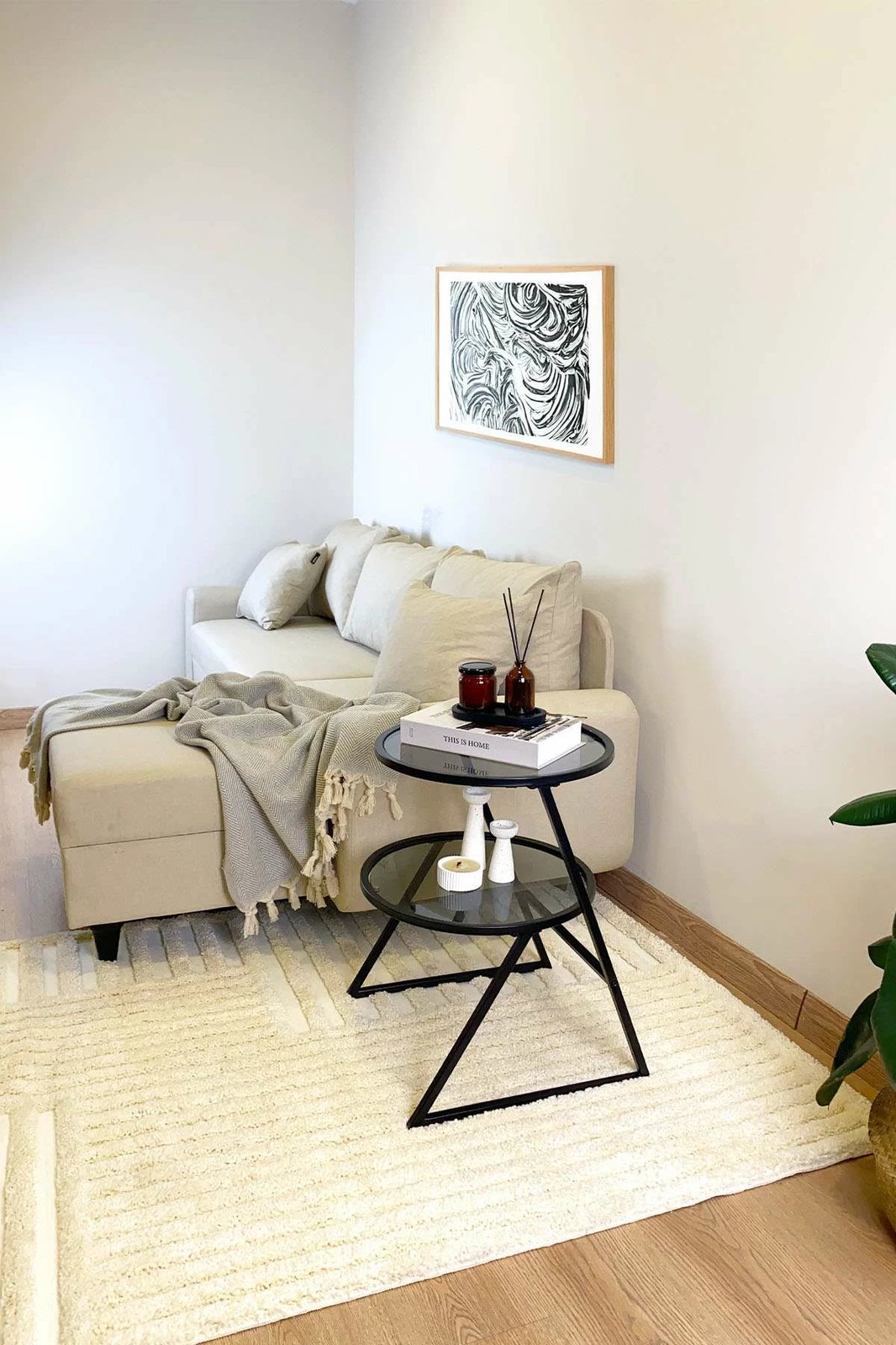 Tavolinë anësore Skye Decor, Valencia, e zezë, fume