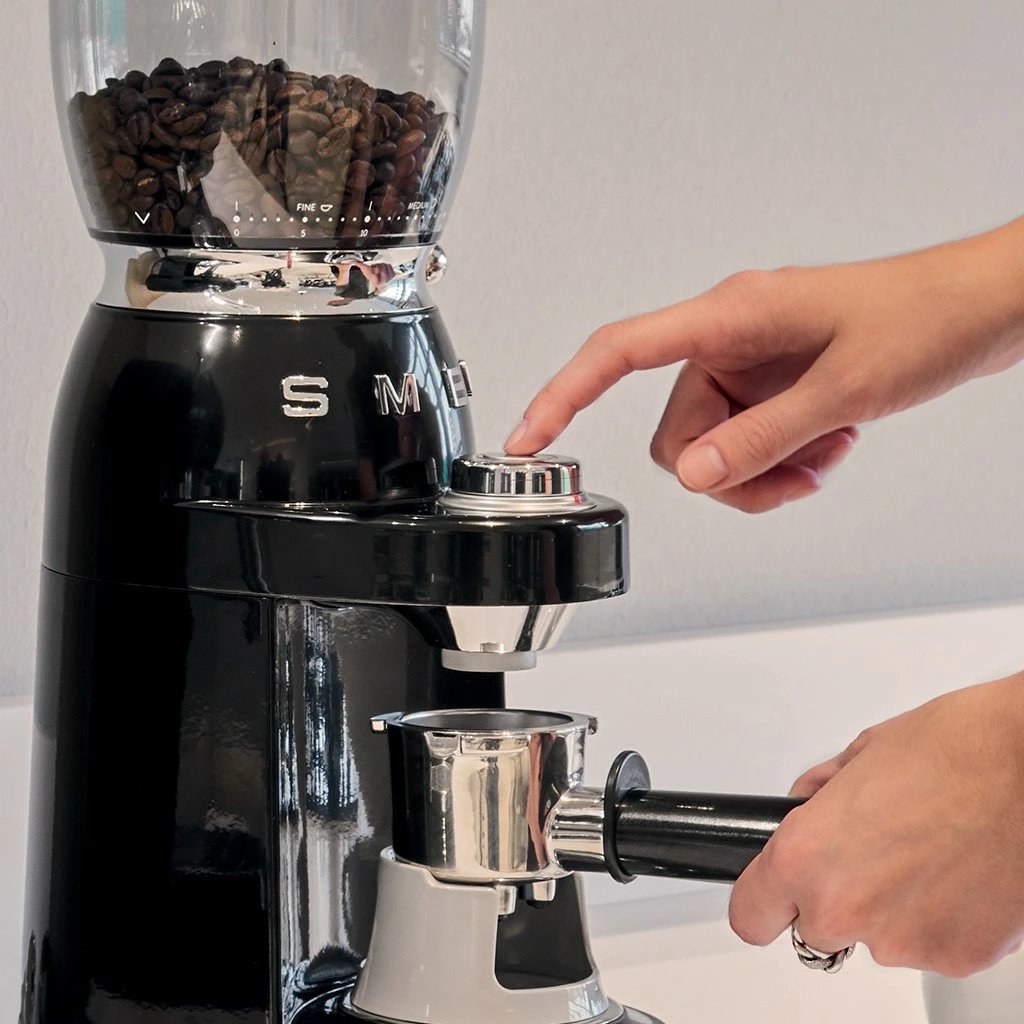 Mulli kafe SMEG CGF11BLEU, 150W, burr çelik inox, i zi