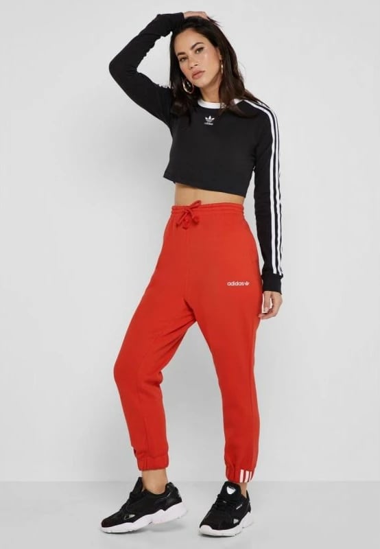 Trenerka të poshtme për femra Adidas, të kuqe