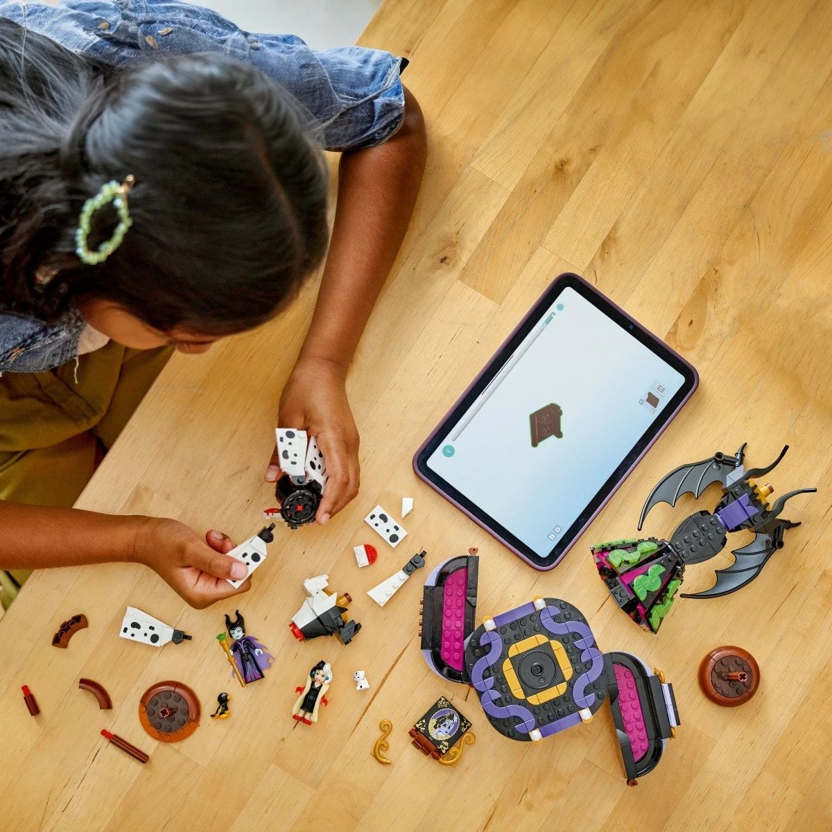 Set LEGO Disney 43262, Fustanet e Maleficent dhe Cruella De Vil, 524 pjesë