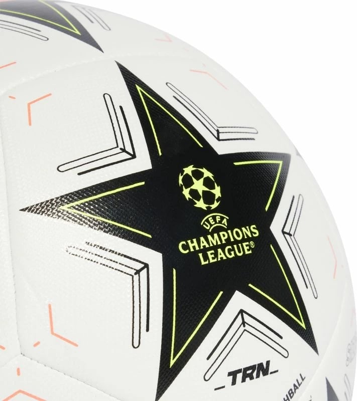 Top futbolli adidas, i bardhë