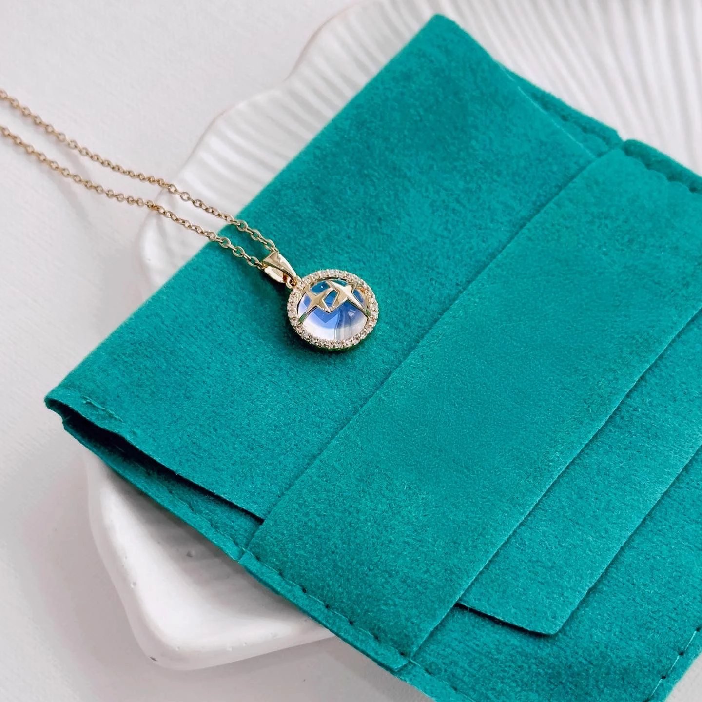 Qafore çeliku Jumeon, Lumiere, ngjyrë ari