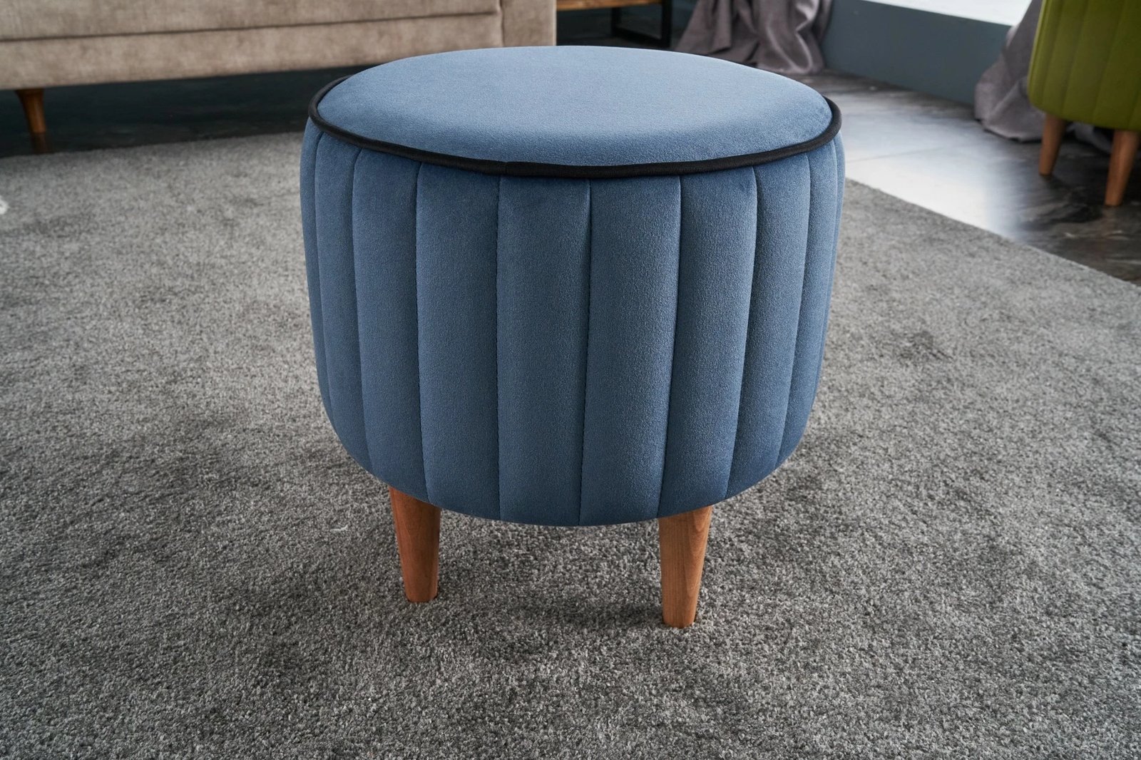 Puf Lindy, kadife, trup druri, ngjyrë kaltër, 40x40x40cm
