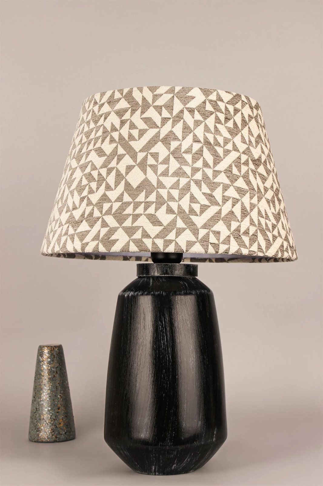 Llambë tavoline Opviq, BK113, shumëngjyrëshe, trup qeramike, kapak kadife, Ø35 h:22cm, lartësi 51cm