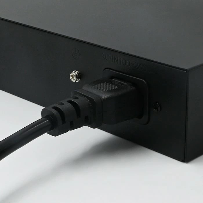 Switch Qoltec 52290 Fast Ethernet PoE 8x RJ45 + 2x RJ45 uplink 120W 10/100 Mb/s