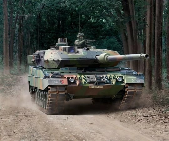 Model plastik Revell Leopard 2A6/A6NL, 1:35, 222 pjesë Model plastik Revell Leopard 2A6/A6NL, 1:35, 222 pjesë
