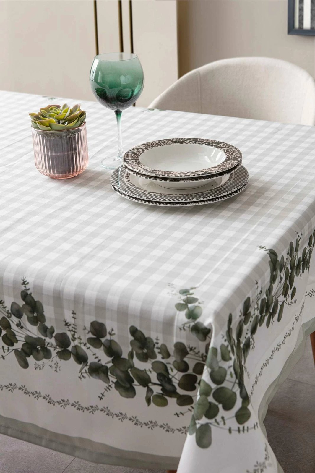 Mbulesë tavoline Hermia, eukalipt, 230