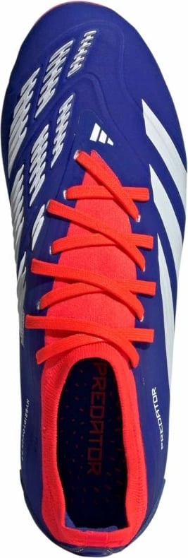 Atlete futbolli adidas, të kuqe dhe të kaltra