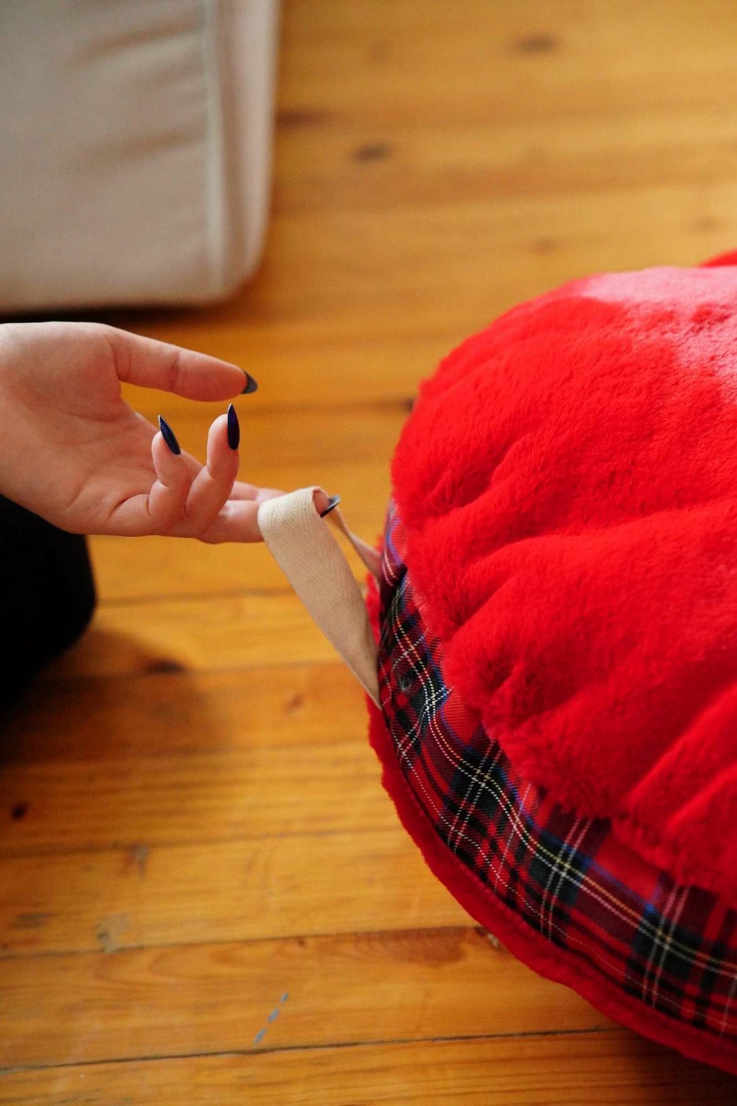 Jastëk dekorativ i kuq, Evila Originals, pelush, 51x51x18cm