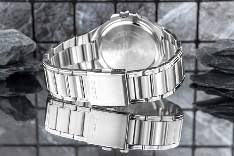 Orë dore për meshkuj CASIO, argjend me blu