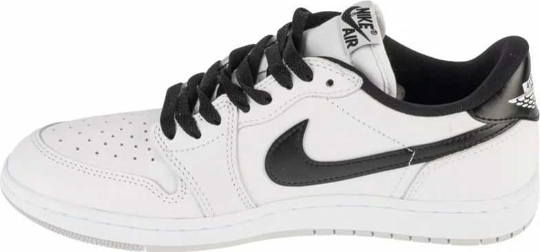 Atlete për meshkuj Nike, të bardha
