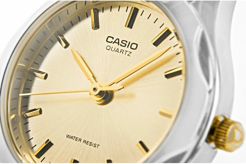 Orë dore për femra Casio, argjend e ar