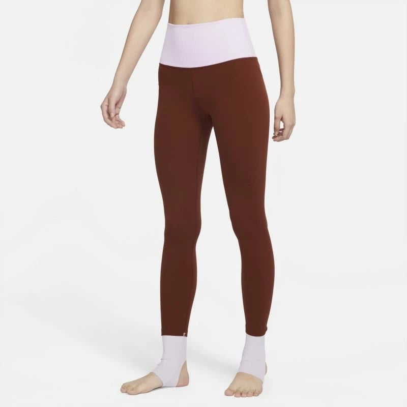 Pantallona sportive Nike për femra, ngjyrë kafe