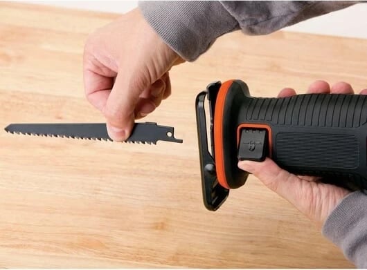 Sharrë reciproke Black & Decker BDCR18N-XJ, 18V, 3000 spm, E zezë, Portokalli