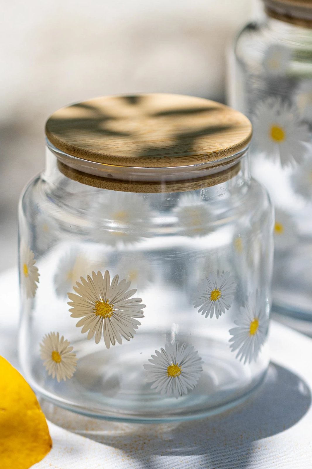 Set kavanozash prej qelqi, 2 copë, Hermia Concept Fiona, transparent, me kapak druri, me lule