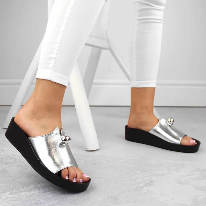 Sandale të mbyllura për femra Sabatina, bezhë