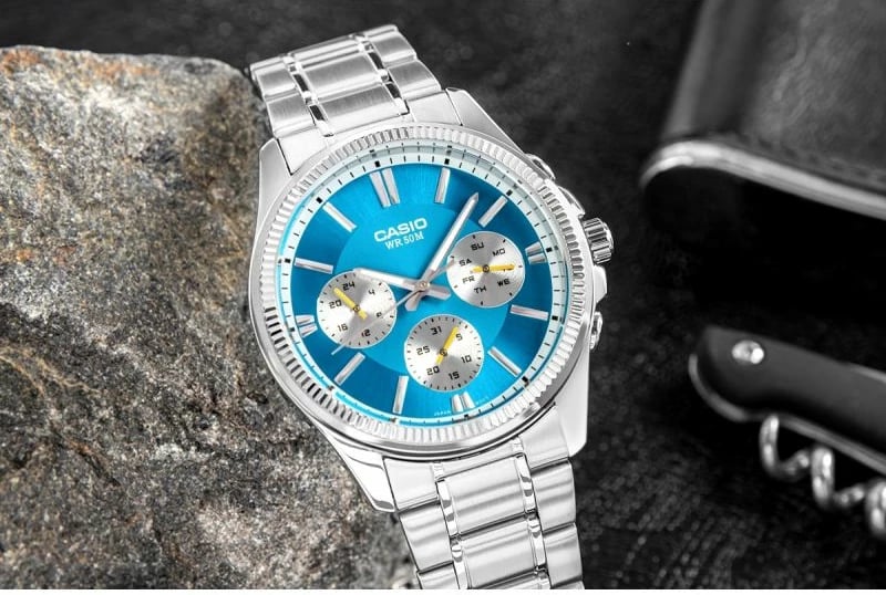 Orë dore për meshkuj CASIO, argjendtë me të kaltër