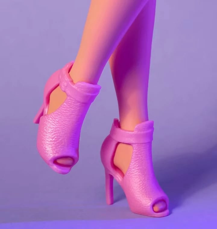 Kukull Barbie Signature Looks Mattel HRM16, fustan rozë me shkëlqim