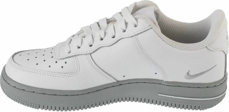 Atlete Nike për meshkuj, të bardha