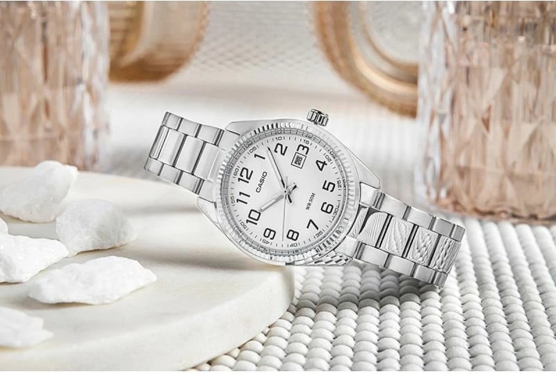 Orë dore për femra Casio, argjendtë