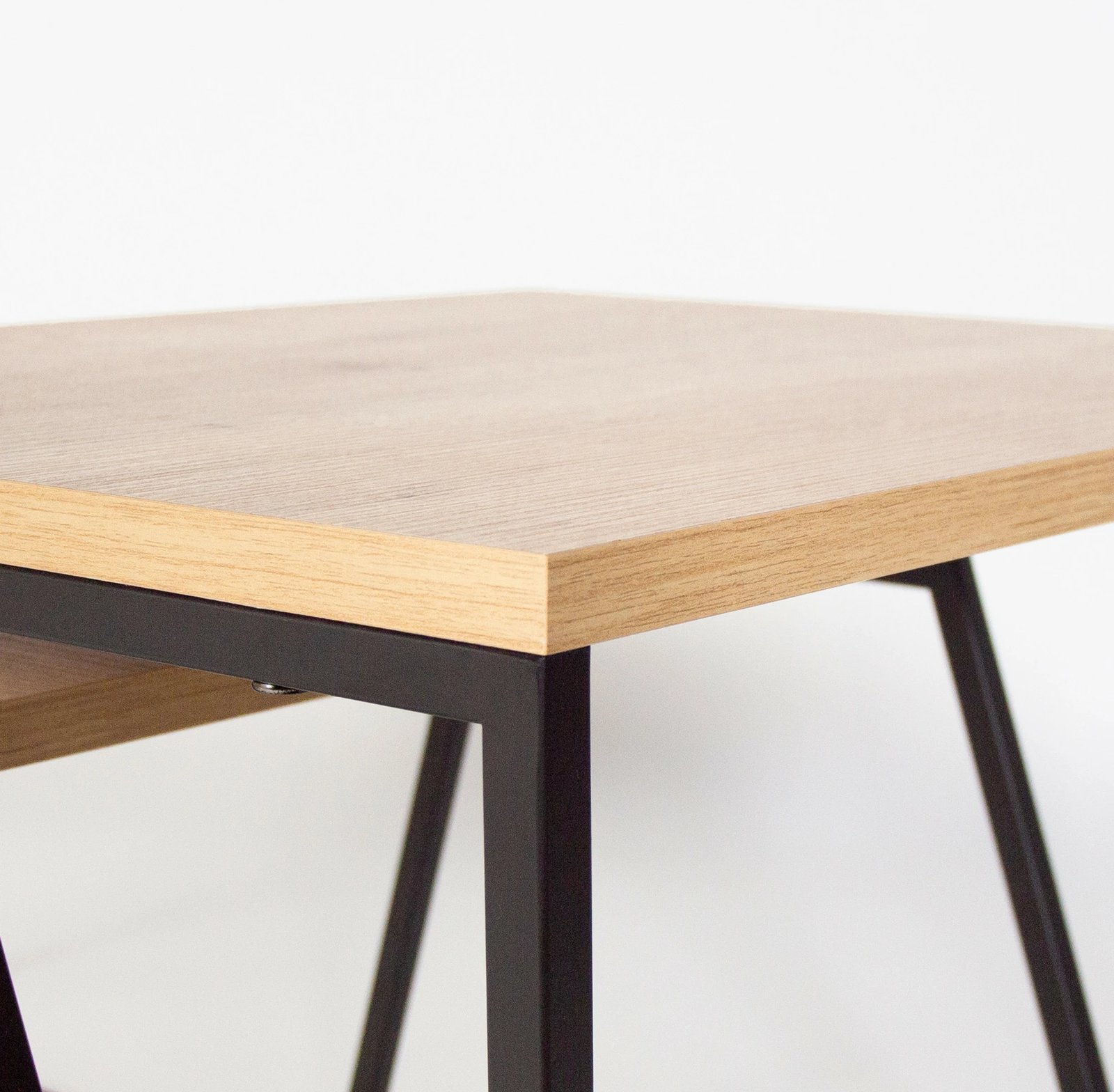 Set tavolinash kafeje Skye Decor, ngjyrë lisi dhe e zezë, palë