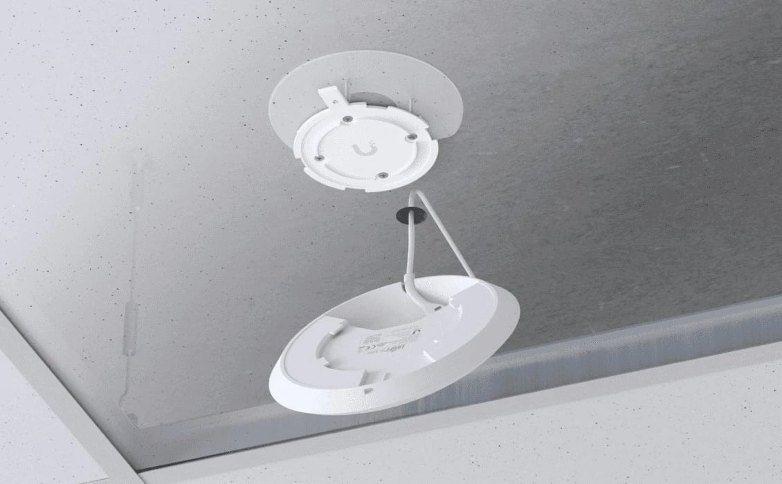 Access point Ubiquiti U6+ i bardhë
