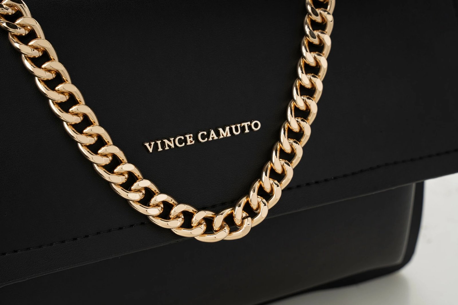 Çantë krahu Vince Camuto, Sorrento, e zezë
