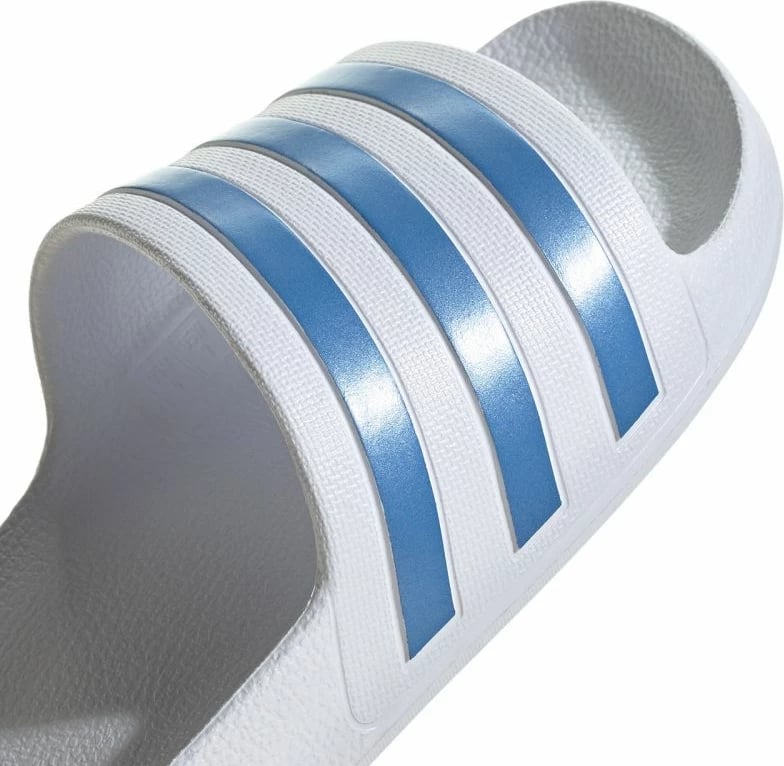 Papuqe për not adidas Adilette Aqua, të bardha dhe blu