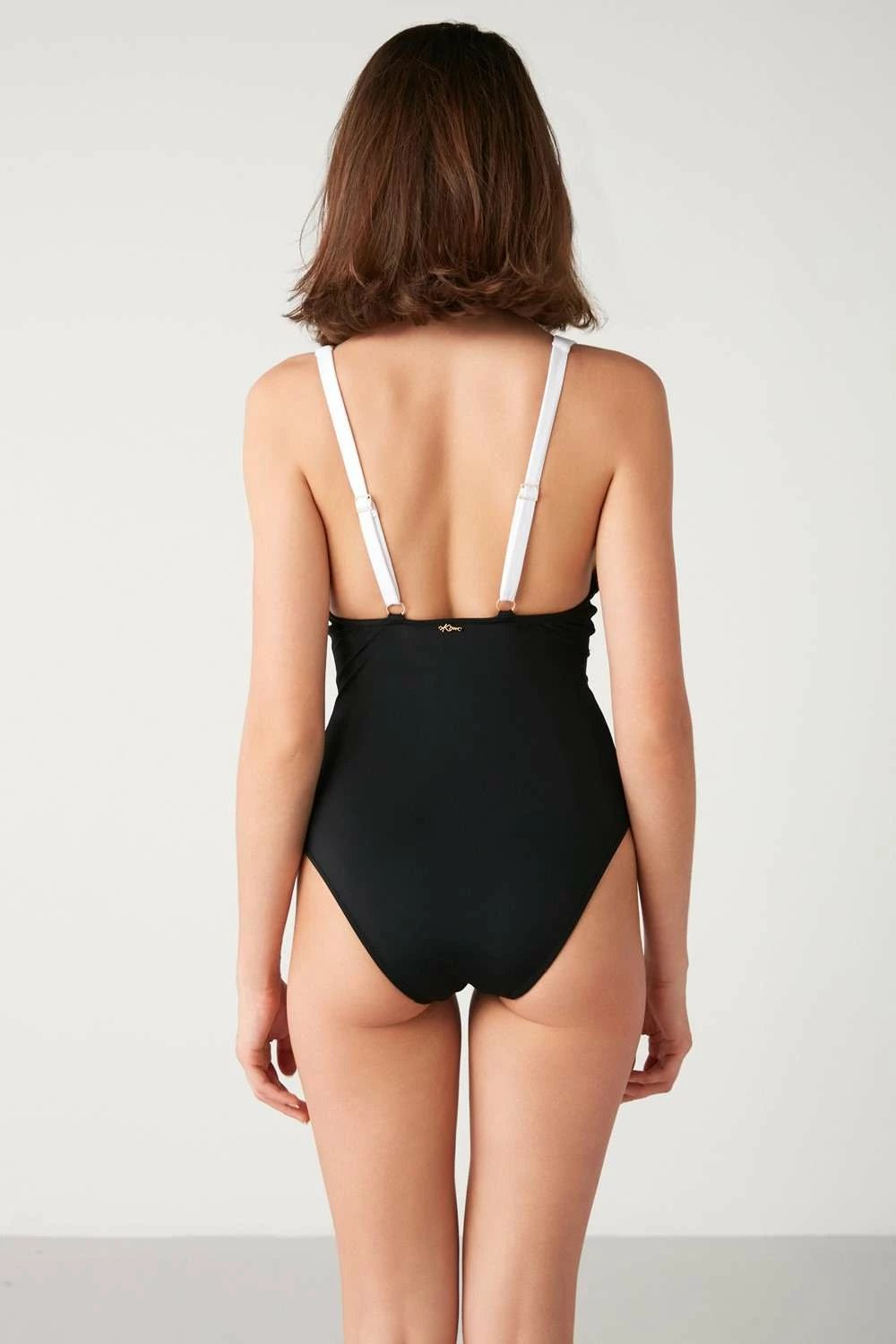 Rroba banje Jumeon, e zezë, Cru