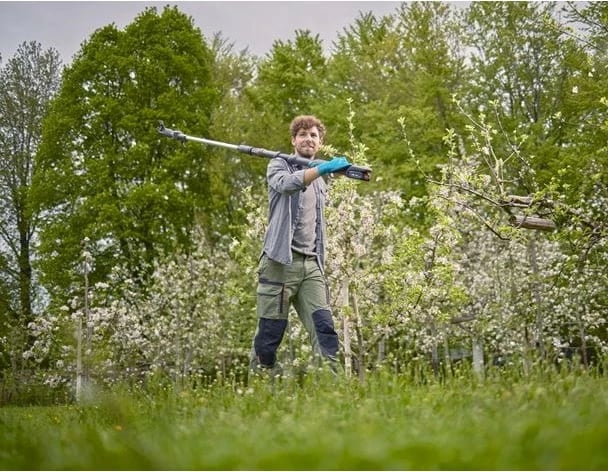 Gërshërë krasitëse teleskopike me bateri Gardena 14776-20, 18V, Li-Ion, e zezë/argjendtë