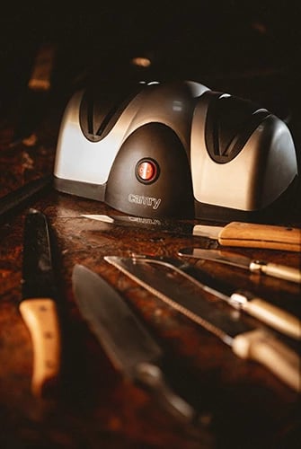 Mprehës elektrik thikash, Adler Camry, CR 4469, 2 faza, 40-60W, kënd udhëzues, këmbë antirrëshqitëse, argjendtë/zi