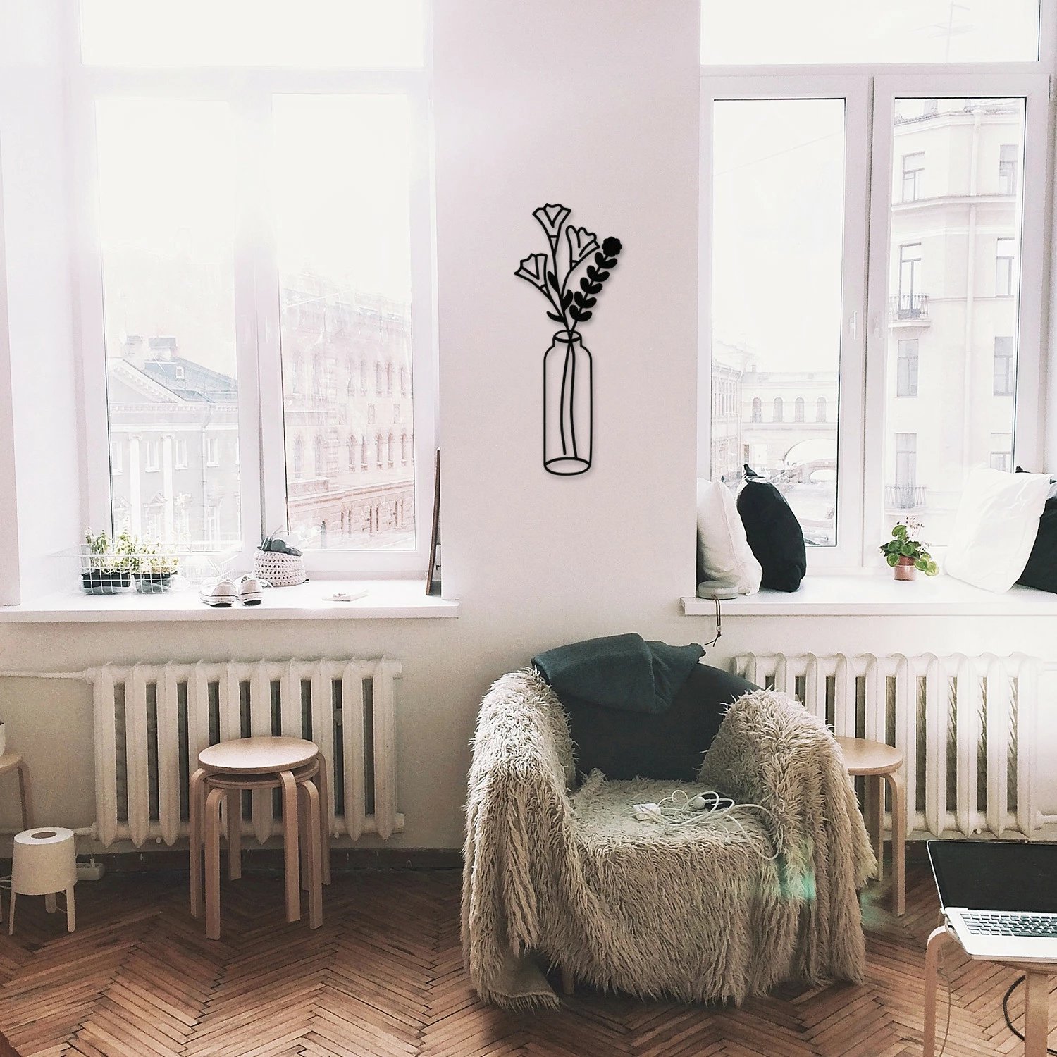 Dekor metalik për mur, lule në vazo, Wallity, ngjyrë e zezë, 24x60cm
