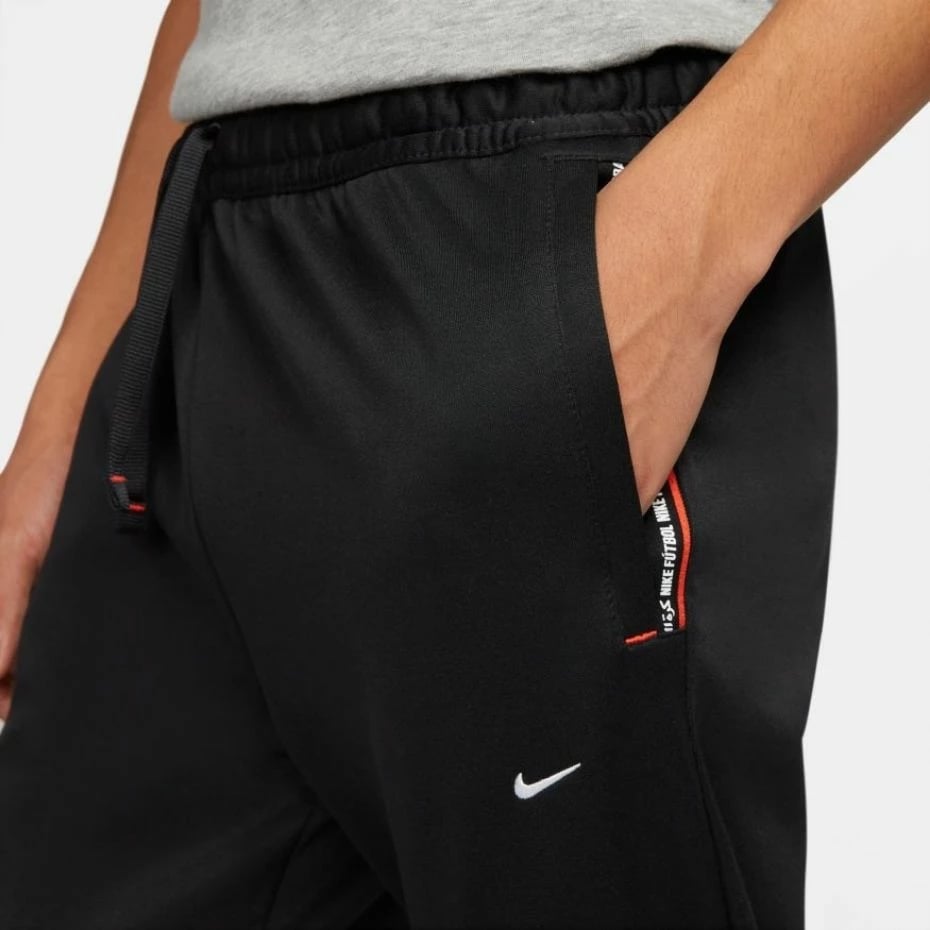 Pantallona sportive Nike për meshkuj, të zeza