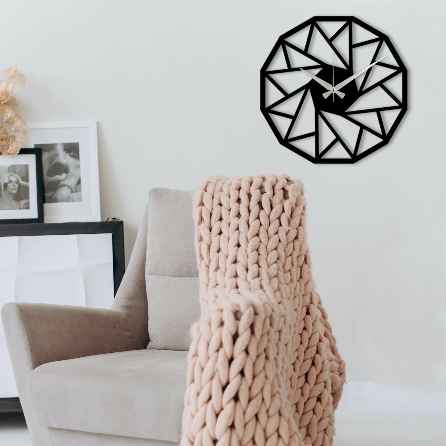 Orë muri dekorative prej metali, Wallity Enzoclock - S007, e zezë, 48x48cm