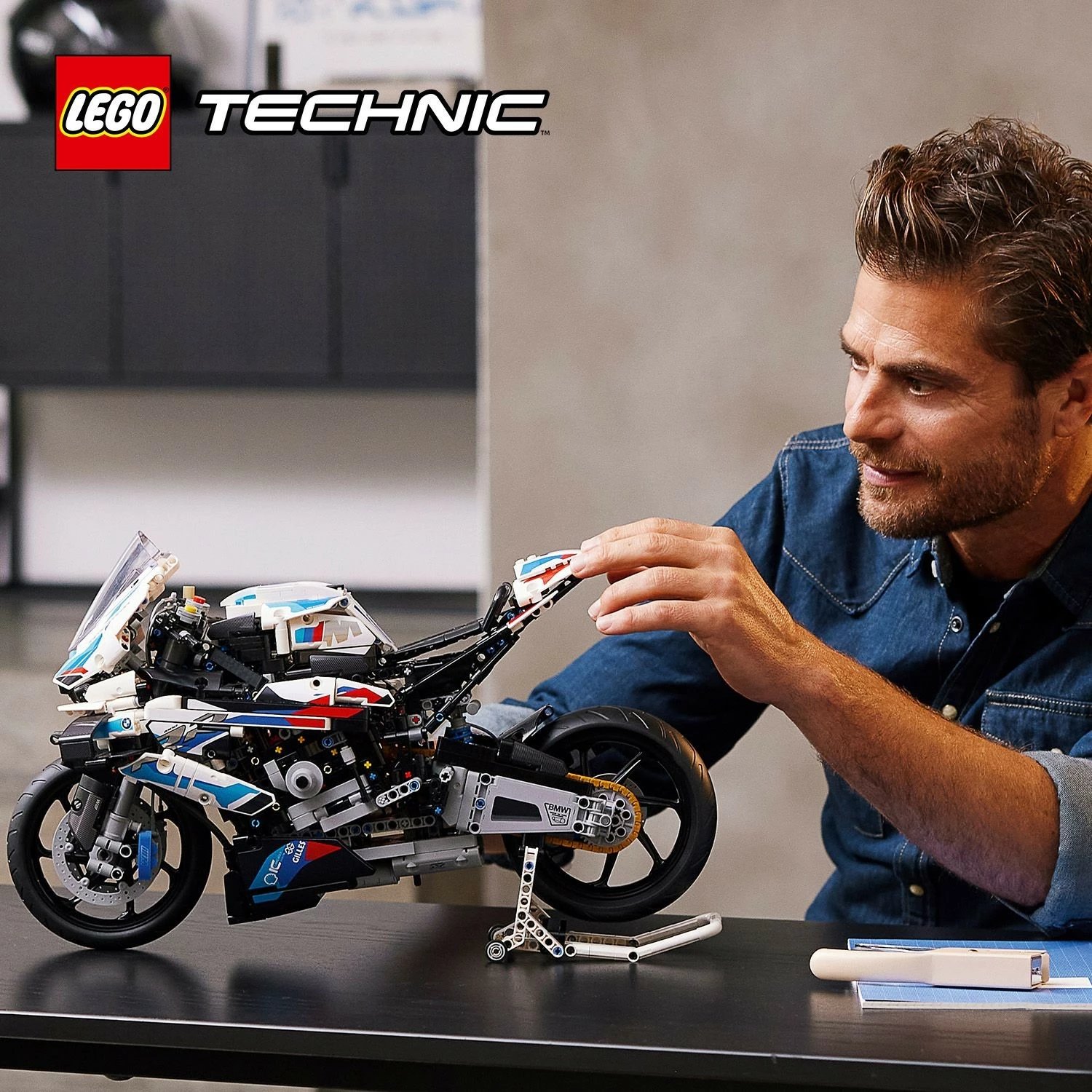 Set ndërtimi LEGO Technic BMW M 1000 RR, 1921 pjesë, shumëngjyrësh Set ndërtimi LEGO Technic BMW M 1000 RR, 1921 pjesë, shumëngjyrësh