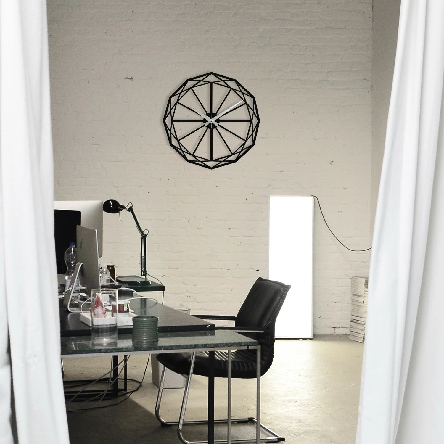 Orë muri dekorative prej metali, Wallity Enzoclock - S013, e zezë, 48x48cm