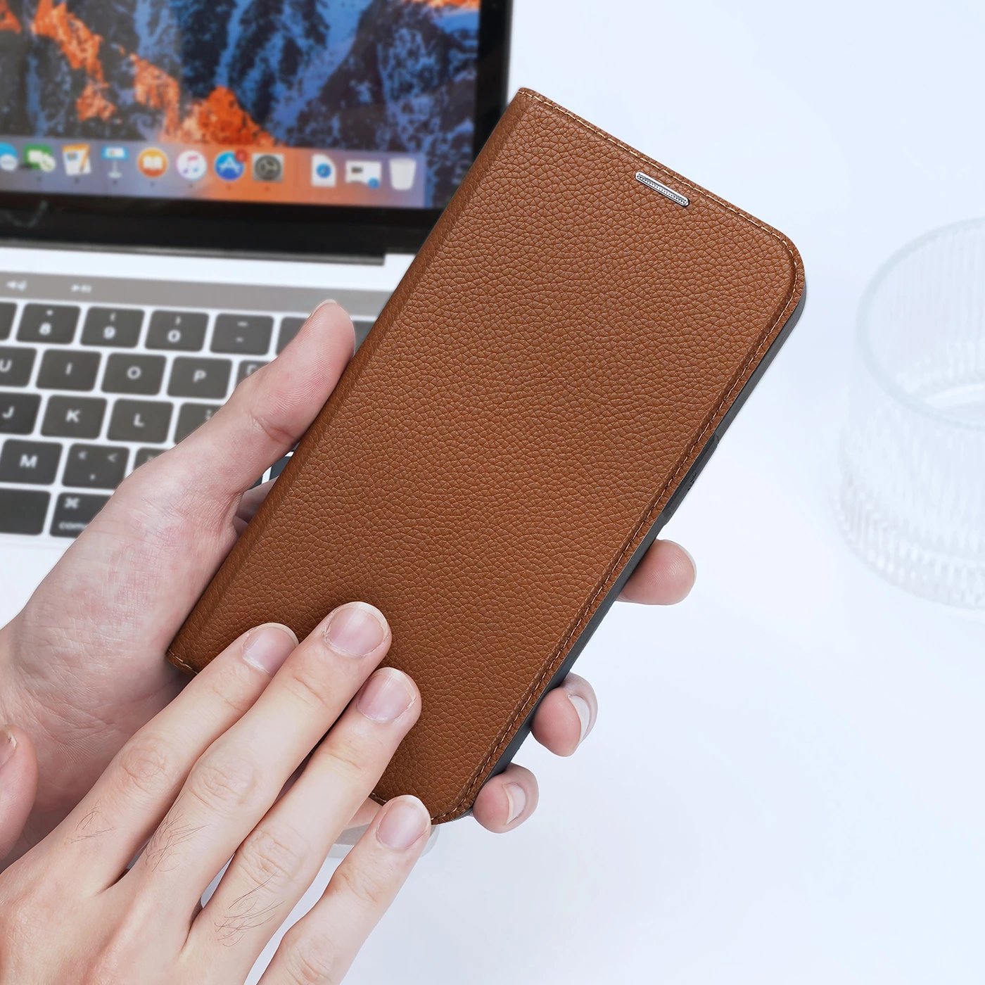 Mbështjellës Dux Ducis Skin X2 për iPhone 14 Pro, me kapak magnetik, kafe