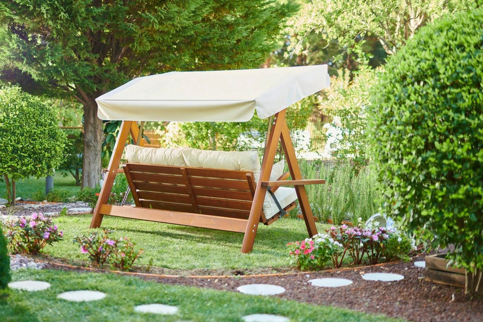 Karrige lëkundëse treshe për kopsht, ngjyrë bezhë, Skye Decor Lyon 2400