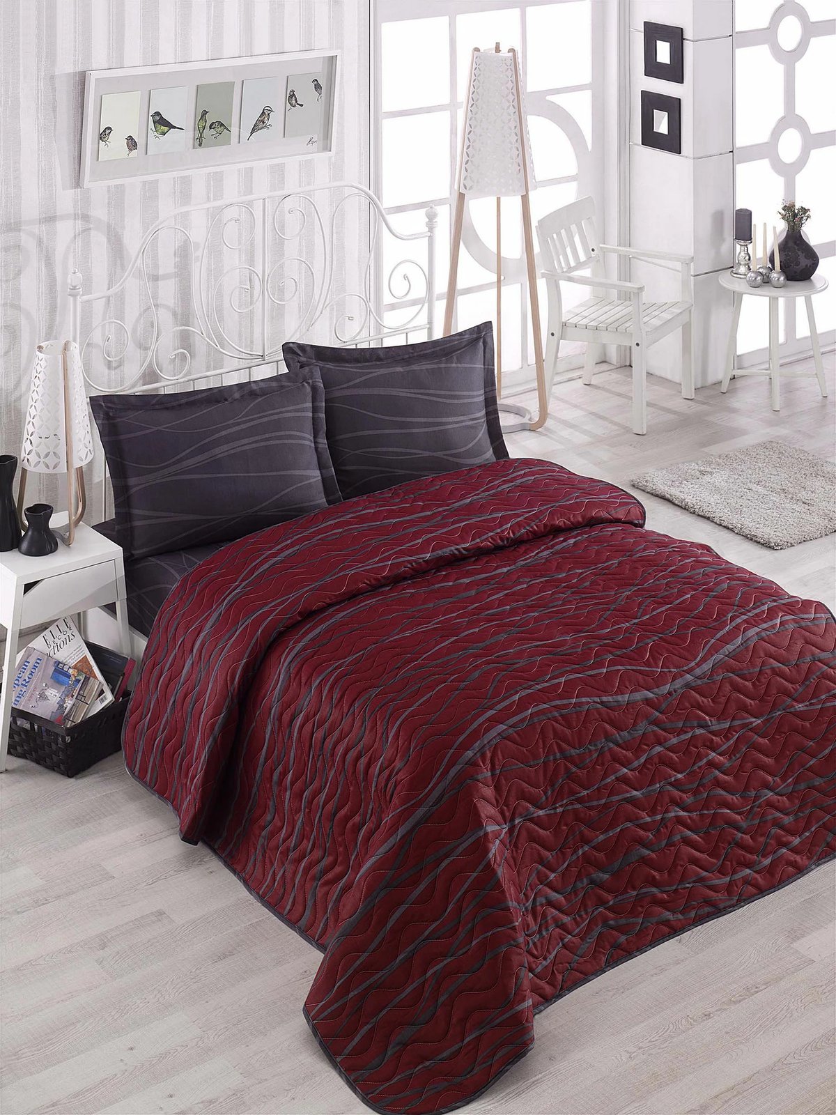 Set mbulesë krevati king, e qepur, ngjyrë e kuqe claret dhe antracit, L'essentiel, Verda Set mbulesë krevati king, e qepur, ngjyrë e kuqe claret dhe antracit, L'essentiel, Verda