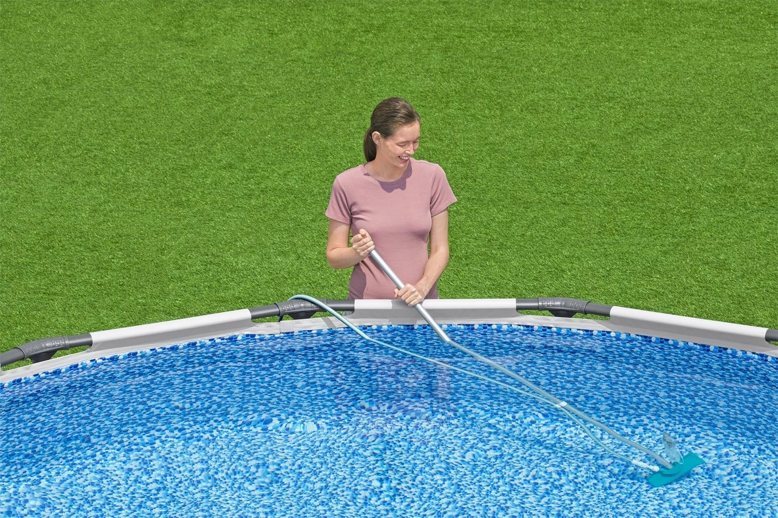 Set mirëmbajtje pishine Bestway AquaClear me fshesë vakumi dhe rrjetë, kaltër Set mirëmbajtje pishine Bestway AquaClear me fshesë vakumi dhe rrjetë, kaltër