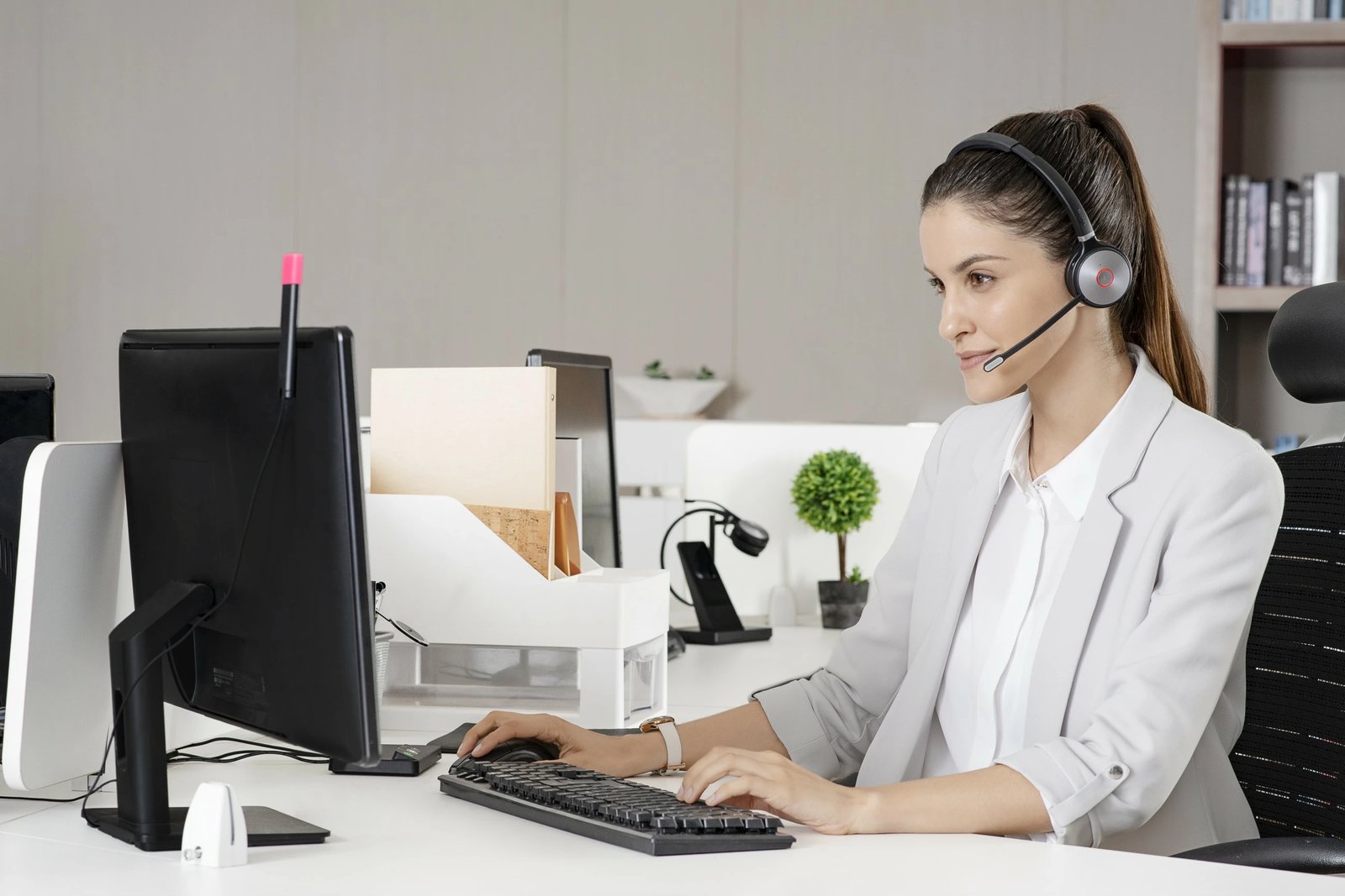 Kufje pa tela Yealink WH66 Dual UC-DECT, Zyrë/Qendra thirrjesh, e zezë Kufje pa tela Yealink WH66 Dual UC-DECT, Zyrë/Qendra thirrjesh, e zezë