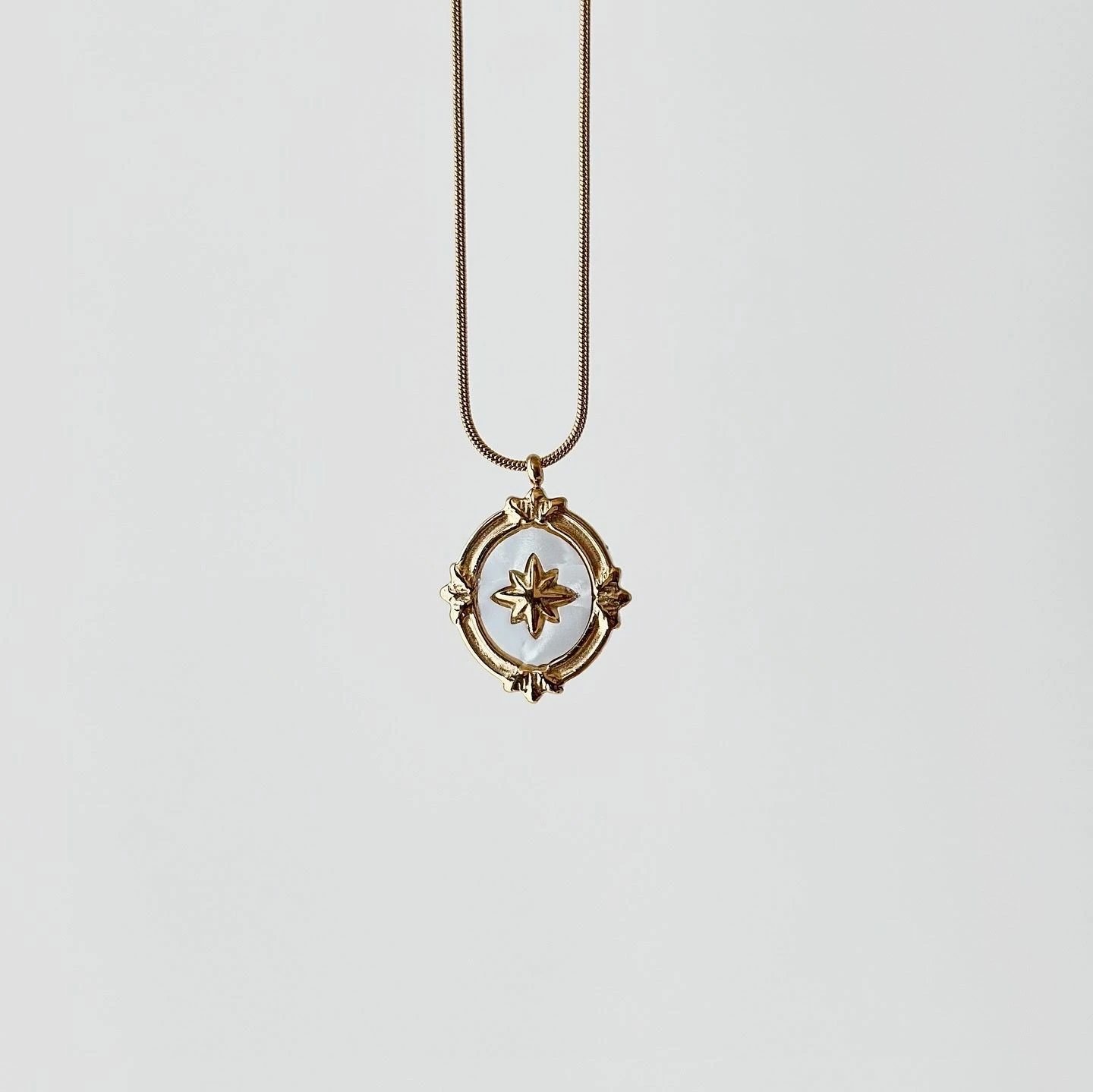 Qafore çeliku Jumeon, Glami, ngjyrë ari dhe e bardhë