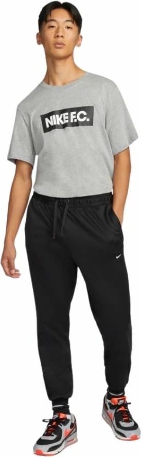 Pantallona sportive Nike për meshkuj, të zeza