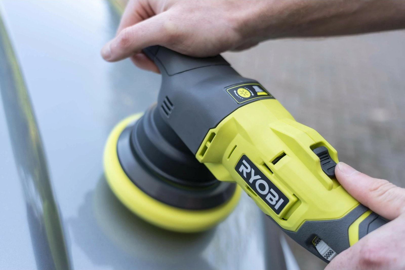 Makinë poliruese Ryobi R18P-0, me bateri, shpejtësi e rregullueshme, 1.8 kg, zi/gjelbër