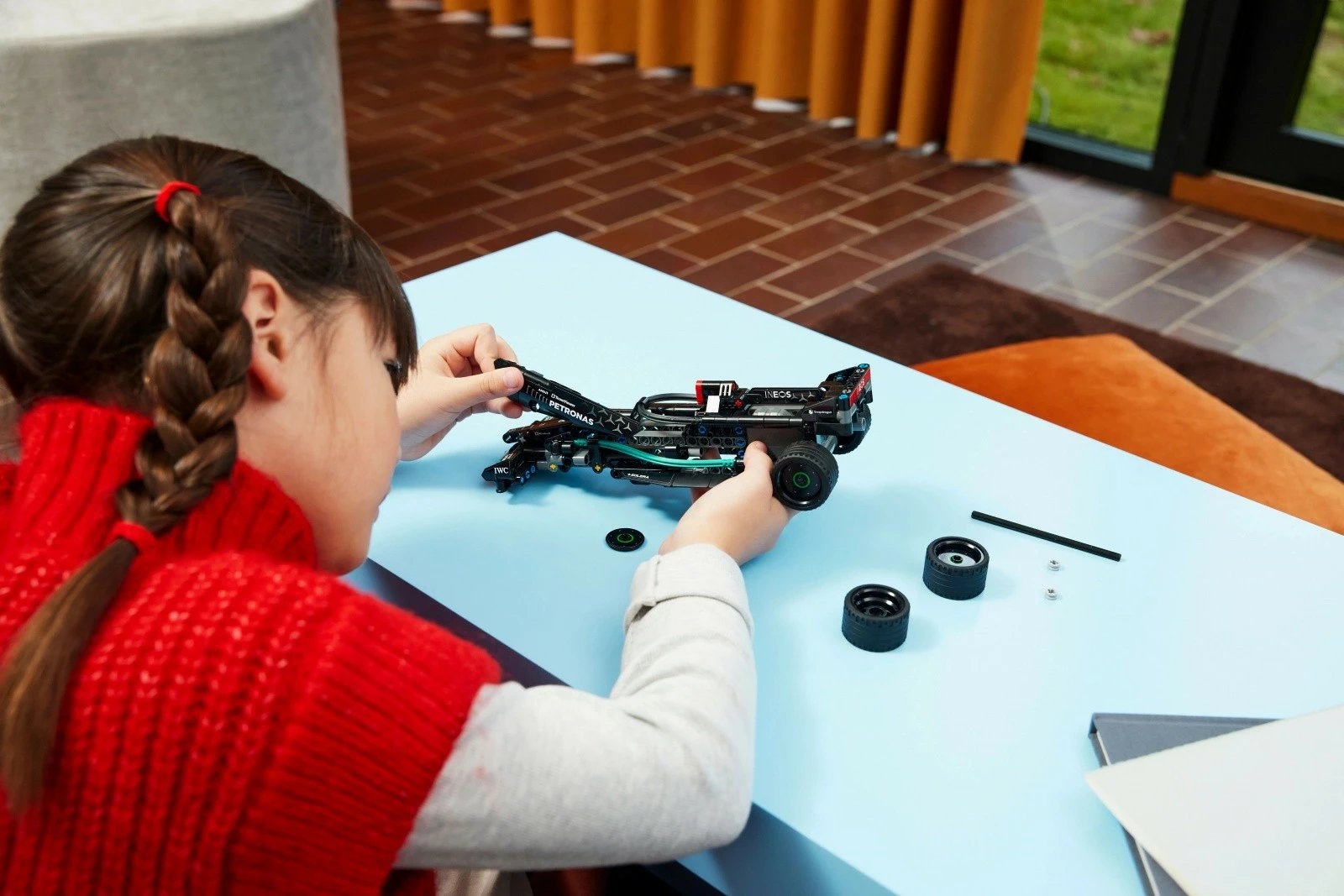 Set ndërtimi LEGO Technic Mercedes-AMG F1 W14 E Performance Pull-Back, 240 pjesë, për fëmijë 7+, zi