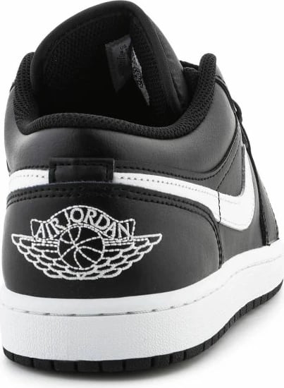 Atlete për meshkuj Nike Jordan, të bardha e të zeza