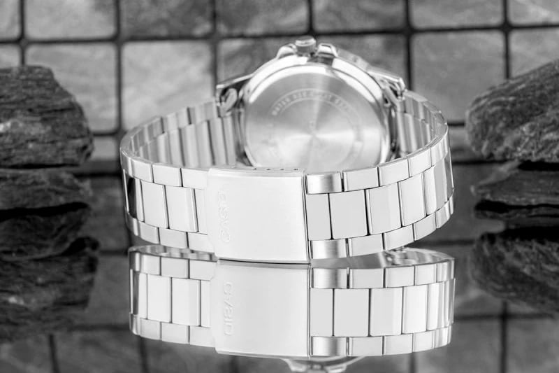 Orë dore për meshkuj CASIO, argjendtë